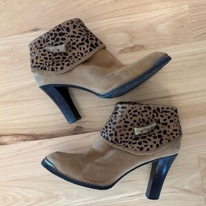Donald Pliner Tan Ankle Boot Womens Sz 9 Suede Leather Leopard Print Y2K
